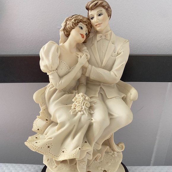 Giuseppe Armani Other - Limited Edition Giuseppe Armani "Garden Wedding" Porcelain Figurine Italy